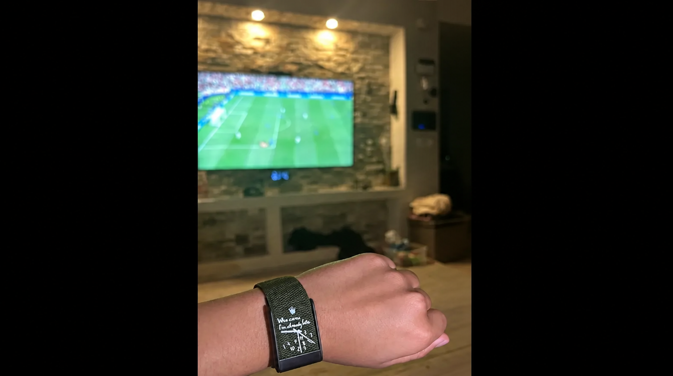 Bracelet Straposki - avis client devant match de foot